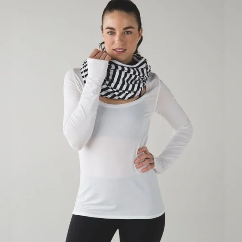 Lululemon Athletica Vinyasa Scarf Zips in the Apex Stripe Black White pattern